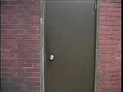 ゴミ置き場のドアくん