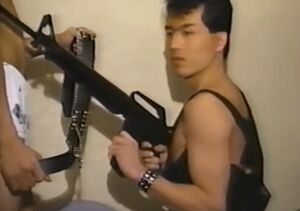 第二のマシンガンを持った男